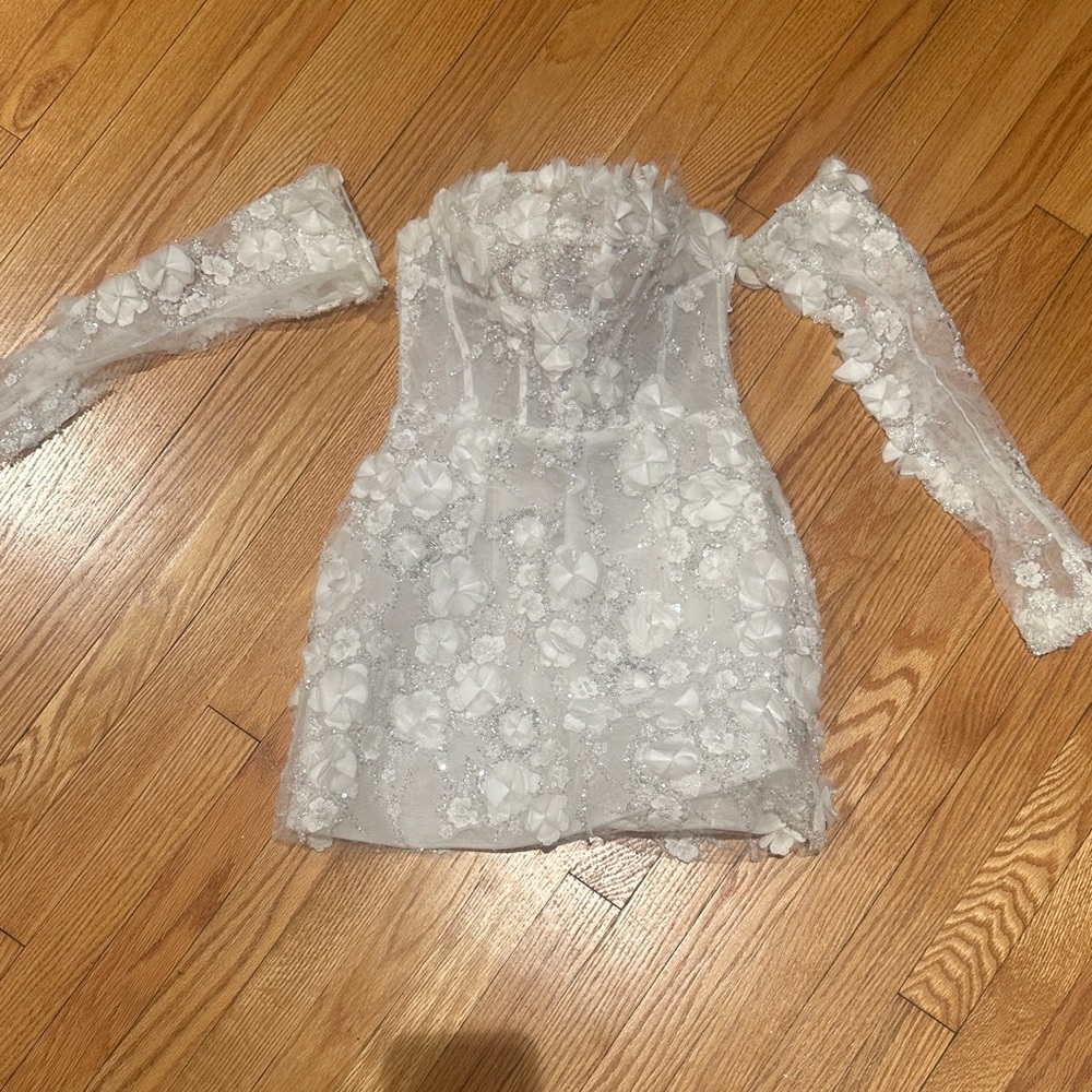 Elegant White Floral Mini Dress